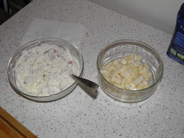 Stuffing ingredients: salami, ricotta cheese and fior di latte (mozzarella-like cheese)
